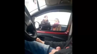 સ્વાદિષ્ટ સોનેરી ગુજરાતી sextube ટ્રાન્સ મોં પર એક માણસ ચુંબન અને તેના ઘડવામાં