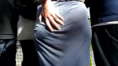 શ્યામા તેના સ્ટ્રેપન ગર્લફ્રેન્ડ માટે રાહ જોઈ રહ્યું દેશી ગુજરાતી xxx છે, જે તેની પુત્રીને ચુંબન કરશે