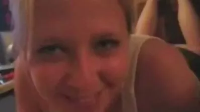 તેમણે તેના પેટ ગુજરાતી એચડી સેક્સ ચુંબન પર પગ મૂક્યો