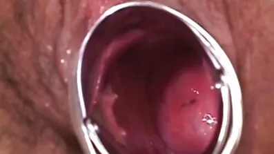 લાલ અન્ડરવેરમાં ગુજરાતી નગ્ન છોકરી સુંદર સોનેરી ઊંડા બ્લોજોબ અને ચુંબન કરે છે