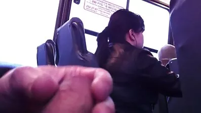 શ્યામાએ ધાબળો ફેંકી દીધો અને બિલાડીને તેની આંખો બંધ કરીને ગુજરાતી સેક્સ ઓડિયો પાળ્યો