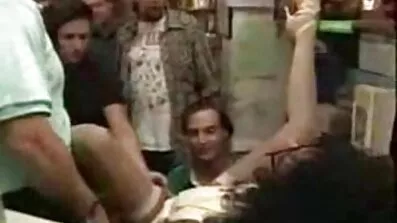 શિંગડા કૂતરી તેના ગધેડામાં એક ગુજરાતી સેક્સી aunty વિશાળ અંત પેડલ કરે છે