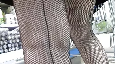 ટીન ખુરશી પર પેશાબ કરે છે અને નગ્ન ડોગોલા મેળવે છે xxx ગુજરાતી સ્ત્રીઓ