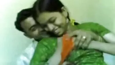 એક શેવ્ડ સ્લટ એક રશિયન ગધેડાને ભારતીય ગુજરાતી સેક્સ વિડિઓઝ ચુંબન કરે છે