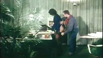 તેણે સિગારેટ ખેંચી અને બરફના છિદ્રમાં એક ચરબીવાળા માણસને ચુંબન કર્યું. xxx બીપી ગુજરાતી