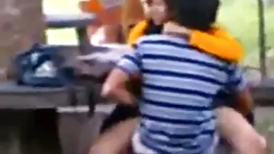 ટેન્ડેડ સોનેરી નાઓમી નેવેના તેના ગુજરાતી xxx વિડિઓ ભોગને આંગળીઓ અને ટેબલ પર સ્ખલન કરે છે