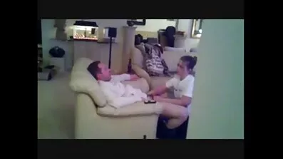 એક ઉત્સાહપૂર્ણ ગુજરાતી બીપી સેક્સ વિડિઓ એચડી સૌંદર્યના ગધેડા પર મોટા ગધેડા પર ચુંબન