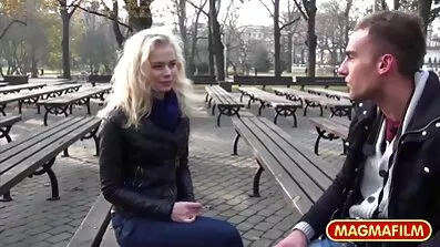 માસ્ક કરેલી છોકરી તેની બિલાડી ફેલાવે છે અને ઘણી બધી મીણબત્તીઓ મૂકે છે ગુજરાતી xvideo પૂર્ણ એચડી