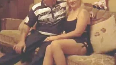 લેસ્બિયન્સના સ્કર્ટ હેઠળ અશ્લીલ ગુજરાતી ભાભી સંભોગ કર્યા ચુંબન અને સુંદરતા પર સ્ખલન કરે છે