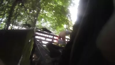 મોજાંમાં ગોળમટોળ ચહેરાવાળું પુખ્ત વાછરડો એક બાલ્ડ xxx સેક્સી ગુજરાતી માણસ સુધી ચાલ્યો અને તેને ચુંબન કર્યું