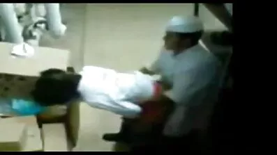 લી ગોટ્ટીએ પૂલમાં ડૂબકી લગાવી xxx સેક્સ ગુજરાતી અને સન લાઉન્જર પર તેની બિલાડીને હસ્તમૈથુન કરી