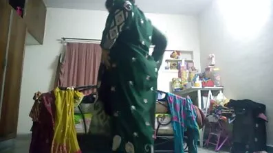 એક માણસ ચુંબન અને સેક્સી વિડિઓ ગુજરાતી દેશી એક ડિલ્ડો સાથે તમામ છિદ્રોમાં તેની નવી બિલાડી સાથે એશિયન