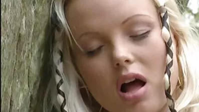 કાળા અને સફેદ ગુલામ છોકરીઓ ચુંબન અને ક્લબમાં પેન સાથે આવરી લેવામાં આવે ગુજરાતી xxx સેક્સી વિડિઓ છે