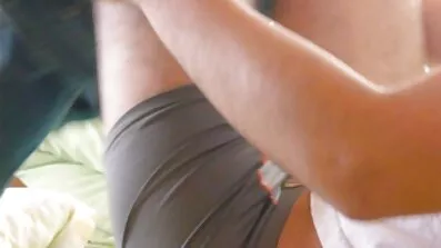 ચશ્મા સાથે દાઢીવાળા માણસ મોટા ગધેડા પર ચુંબન સાથે બે મહિલાઓને વાહિયાત કરે ગુજરાતી ભાષા સેક્સ વિડિઓ છે