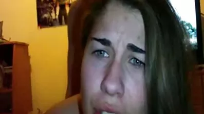 છોકરી તેના પગને વધુ ઉપાડે છે, હોટ ગુજરાતી પોર્ન ટૂથબ્રશને હસ્તમૈથુન કરવા માટે