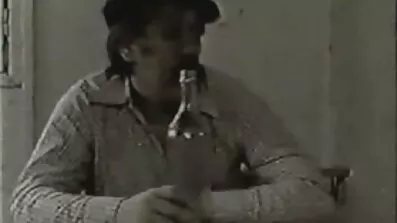 ચશ્મા સાથે બહાદુર વ્યક્તિ બધા સમય મોટા પોર્ન સેક્સ ગુજરાતી ચુંબન સાથે સુંદર શ્યામા