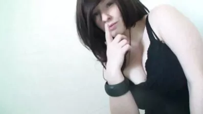 દાદી એક માણસને શીખવે છે કે કેવી રીતે એક યુવાન કૂતરીને વાહિયાત કરવી અને તેના ગુજરાતી મહિલા મહિલા સેક્સ ચુંબન પર પુશ કરે છે