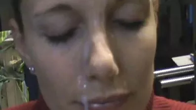 રસોડામાં સોનેરી તેના પેન્ટીઝને બંધ કરે છે અને અમને તેની બિલાડી બતાવવાનું શરૂ એચડી ગુજરાતી સેક્સ વિડિઓ કરે છે