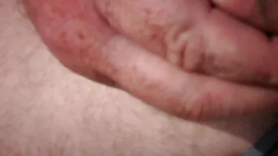 ઓફિસમાં સેક્રેટરી માટે તેના ચહેરા પર થૂથ સાથે ગુજરાતી જૂની સેક્સ વિડિઓ ટેબલ પર બાંધી