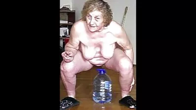 એક કાળી સ્ત્રી અને ગુજરાતી ન્યૂ સેક્સી વિડિઓ તેના પતિ બે માટે ટોટી ચૂસે છે, અને એક વાછરડી ચુંબન સાથે વાહિયાત છે.