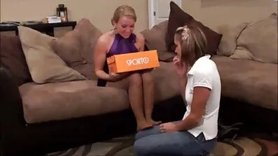 બસ્ટી છોકરી xxx ગુજરાતી એચડી પણ બિલાડી અને મોંમાં સેક્સથી ઉગ્ર ઉત્તેજનાનો અતિરેક મેળવે છે