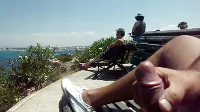 છોકરીઓ એક ગુજરાતી સંપૂર્ણ વિડિઓ સેક્સી વાઇબ્રેટર મૂકે છે જે તેના ભીના બિલાડી પર કામ કરે છે