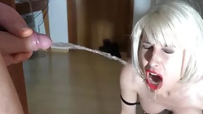 ચુંબન સુંદર સ્તનો સાથે મુંબઇના સેક્સ વિડિઓ હોઠ પર ચુંબન, ટૂંકા પળિયાવાળું શ્યામા ડબલ પ્રવેશ મેળવે છે