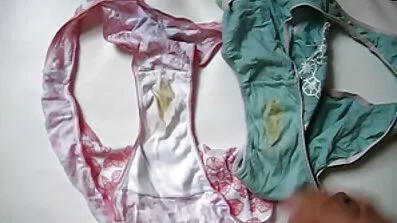 એક ઊંચી અને પાતળી ગુજરાતી સાડી wala સેક્સી વિડિઓ સ્ત્રી તેના ગુલામના ચહેરા પર બેસે છે