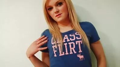 નગ્ન સોનેરી સુંદરતા એક શક્તિશાળી યોનિમાર્ગ આંતરિક ગુજરાતી સેક્સી aunty સેક્સ સ્ખલન મેળવે છે