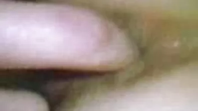 પુખ્ત જેની સાથે વાઇબ્રેટર તેના હાથમાં તેના વાળવાળા બેબને પોર્ન વિડિયો ના ગુજરાતી ધ્રુજારી