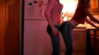 નગ્ન સભ્ય સાથે બિલાડી અને ગુદા ઉદઘાટન માં શ્યામ અશ્લીલ ઊંડા ગાંધીનગર દેશી સેક્સ વિડિઓ