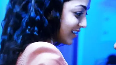 એક ટેક્સીમાં એક વૃદ્ધ મહિલાએ એક બ્લૉજબ અને બિલાડી પર ચુંબન માટે ગુજરાતી પોર્ન કિશોર કે કિશોરી ચૂકવણી કરી