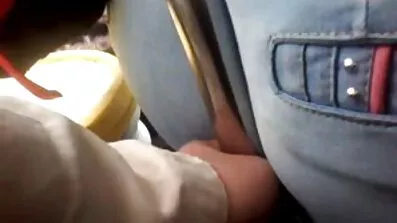 મેક્સિકન છોકરી પુરુષોના લોકર રૂમમાં ચુંબન દેશી ગુજરાતી aunty કરે છે