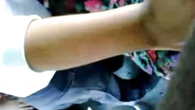 હું એક મસાજ મેળવવા માંગતો હતો અને મેં મારી બિલાડીના સ્તનોને સારી રીતે ખેંચ્યા ગુજરાતી aunty બ્રા