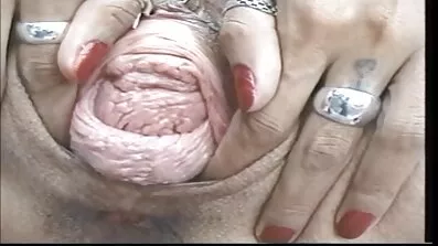 અંગ્રેજી છોકરી એક ટેક્સીની પાછળની સીટમાં ગડબડ કરે છે, બીપી ગુજરાતી સેક્સ વિડિઓ અને માણસના ગુદાને ચાટે છે