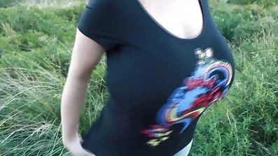 છોકરી xxx ગુજરાતી એચડી બેડ માટે બંધાયેલ અને ચુંબન સેક્સ મશીન