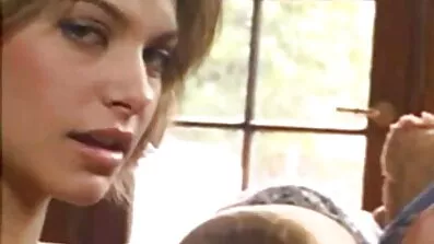 કરીના તરબૂચ સાથે તેના સ્તનની ડીંટીને સ્ટ્રોક કરે છે, www xvideo ગુજરાતી કોમ પછી તેની આંગળીઓને ભીની ડિલ્ડોમાં વળગી રહે છે