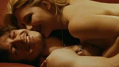 જ્યારે ગુદા મૈથુન સમાપ્ત થાય છે, ત્યારે લીલાક મોજામાં એક સ્ત્રી ગુજરાતી બીપી xxx એક બિંદુ બતાવે છે